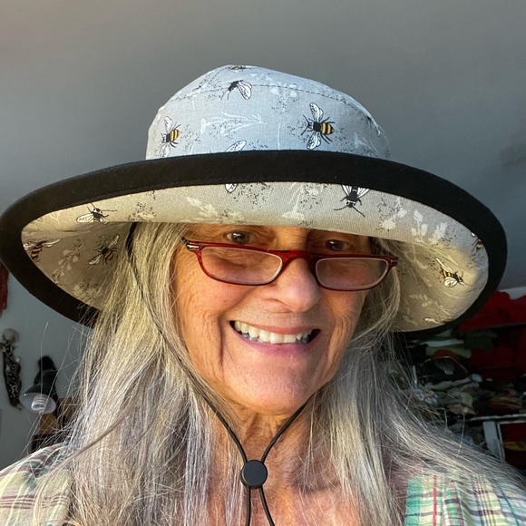 Meet your Posher, Patti - Picture 1 of 2